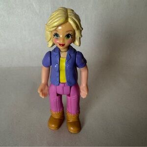 Fisher Price Sweet Streets Dollhouse Go Anywhere Blonde Mom Girl WithBoots Notes